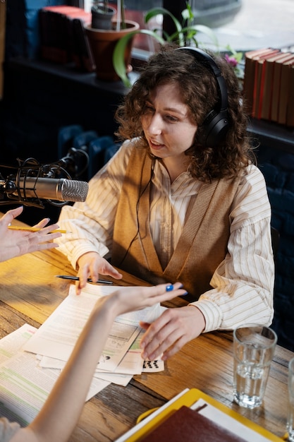Two people in conversation, notebook on table